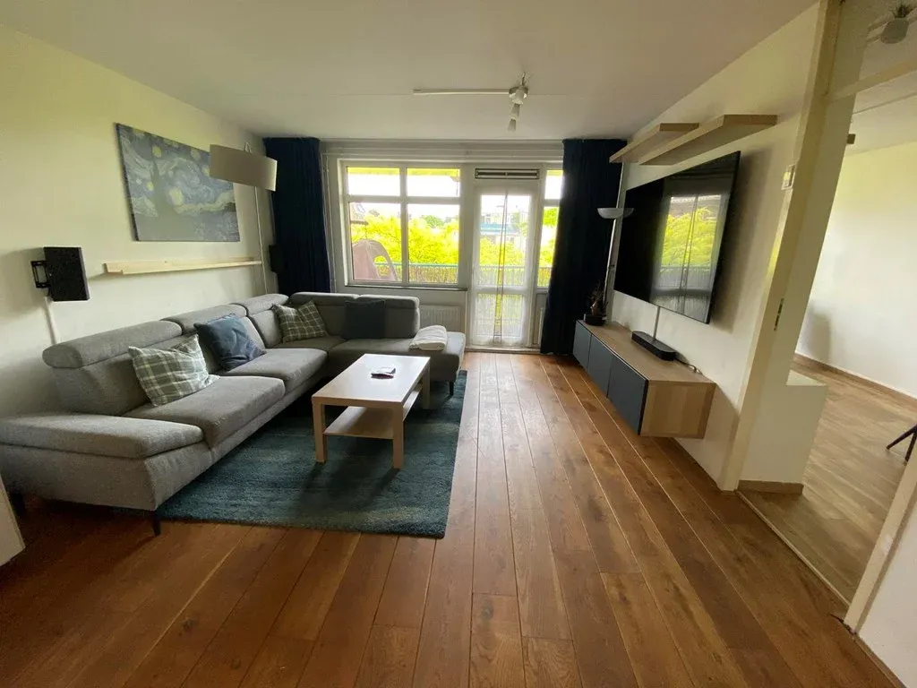Elutuba - Modern Apartment with Balcony in Amsterdam