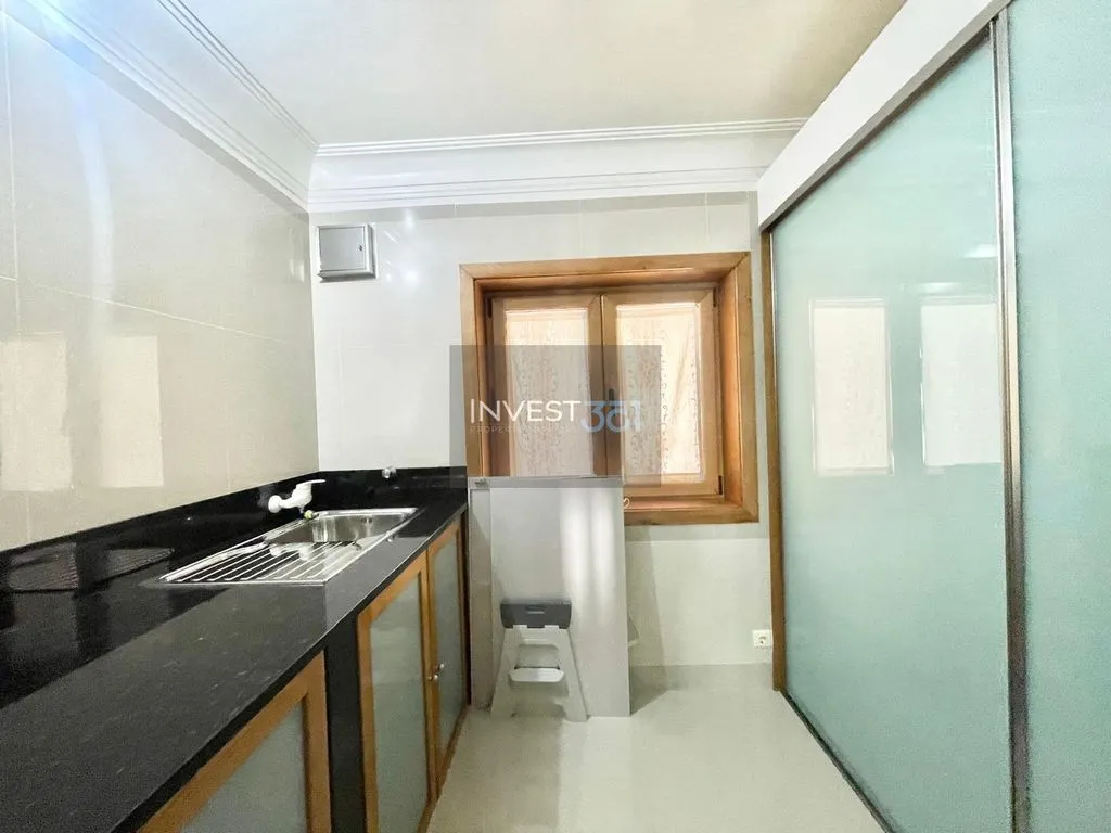 Bathrooms - Single-Story Villa with Terrace in Porto