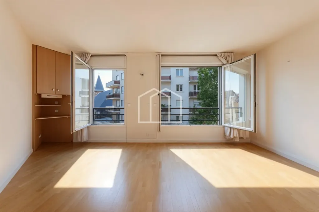 Rooms - 5-Piece Apartment with Balcony in Suresnes Centre
