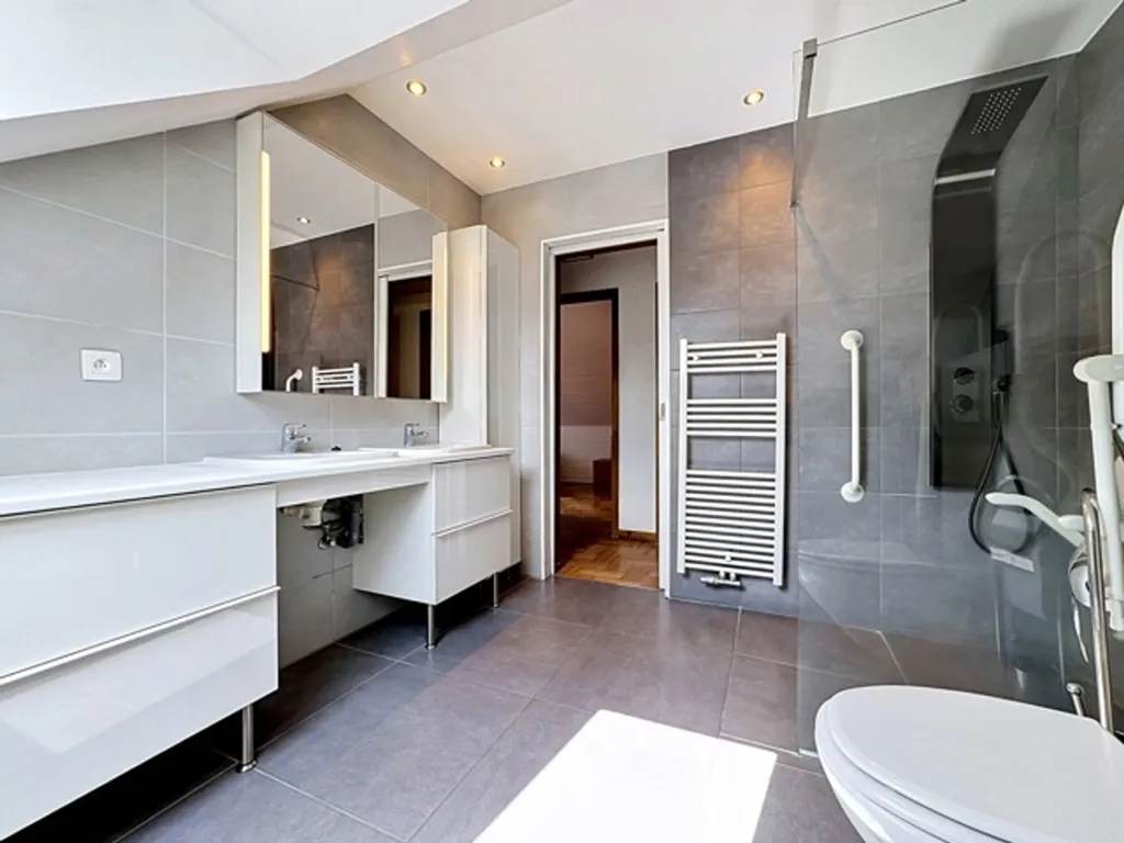 Salles de bain - Villa 4 façades avec jardin à Liège