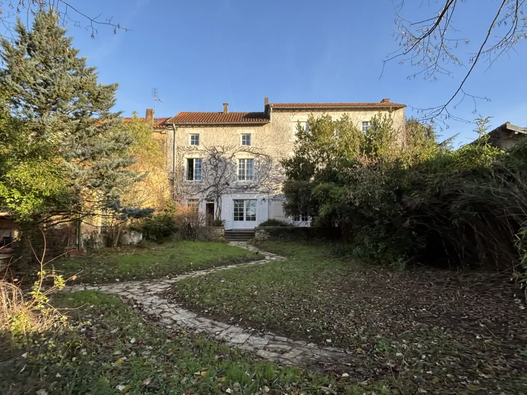 Välivaade - Character House with River Access in Vouillé