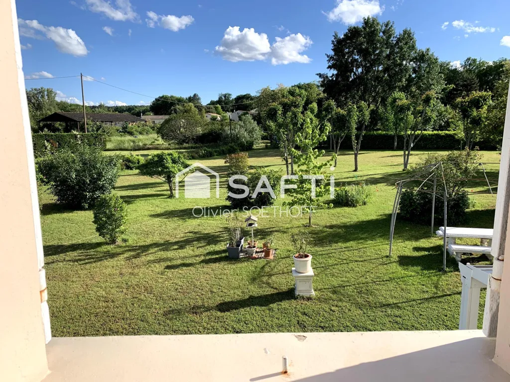 Jardin - Maison avec Piscine et Jardin à Barbaste