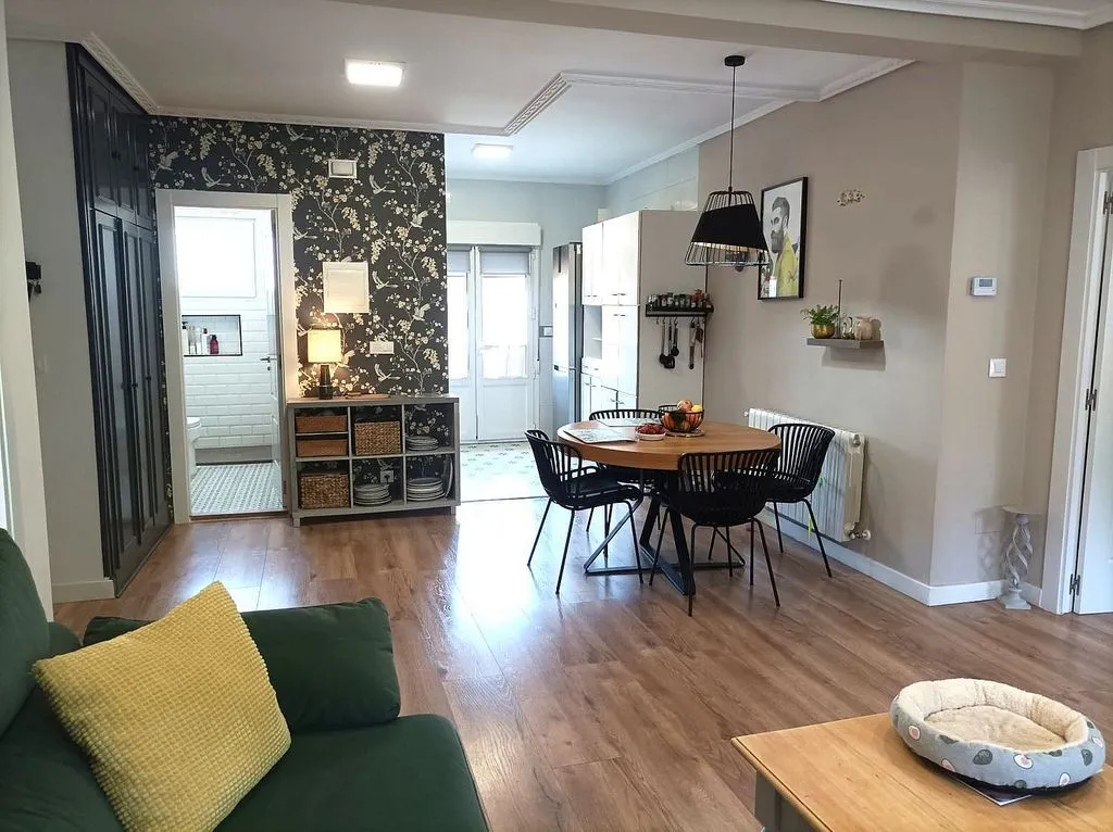 Elutuba - 2-Bedroom Flat with Balcony in Barreda