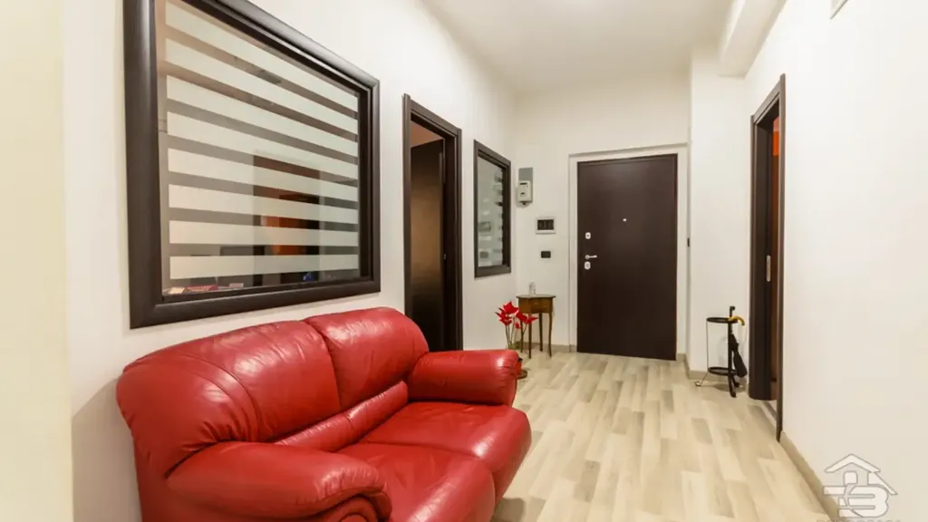Séjour - 7-Room Apartment with Triple Exposure in Manfredonia