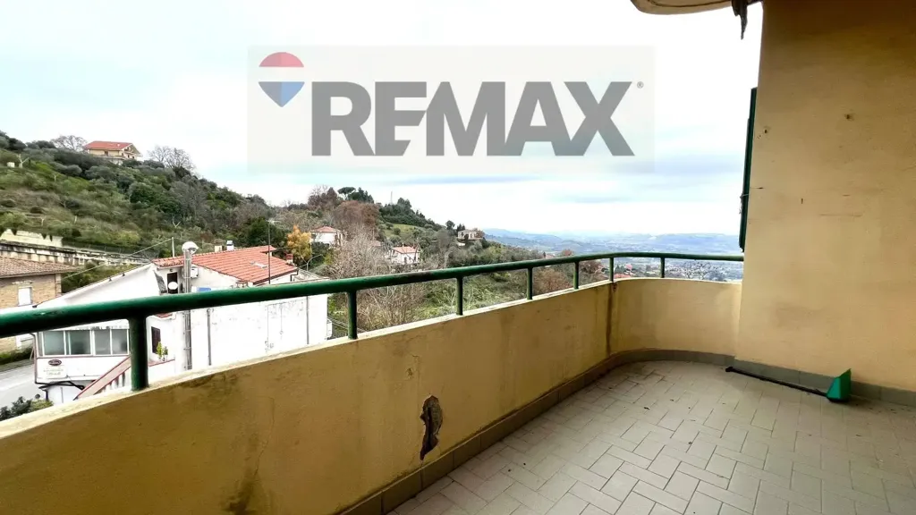 Balcon - Spacious Apartment with Balcony in Chieti