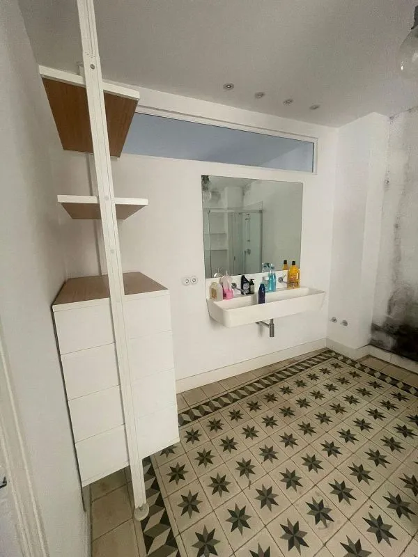 Bathrooms - Apartment with Balcony in Valladolid Centre