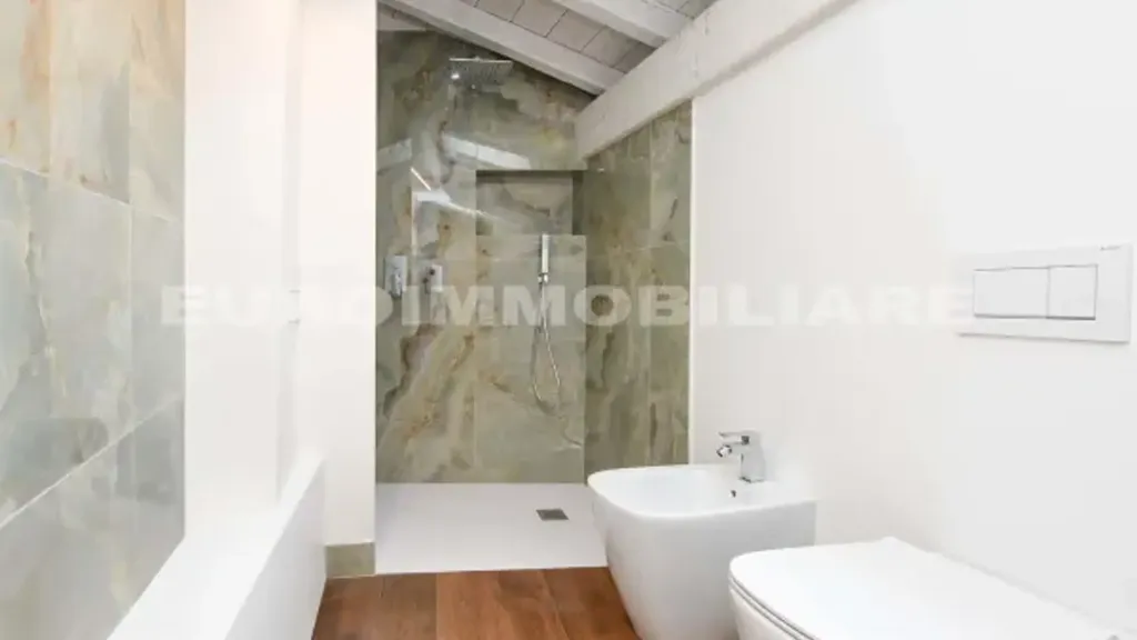 Salles de bain - Luxury Penthouse with Panoramic View in Brescia