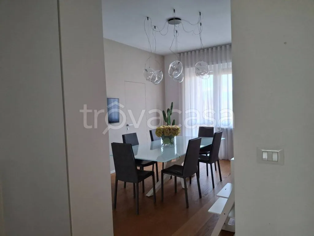 Salle à manger - Rustic-Style Apartment with Mountain View in Orbassano