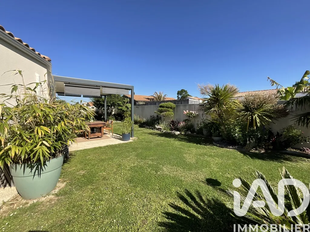 Jardin - Maison Moderne de Plain-Pied avec Accès PMR à Angliers