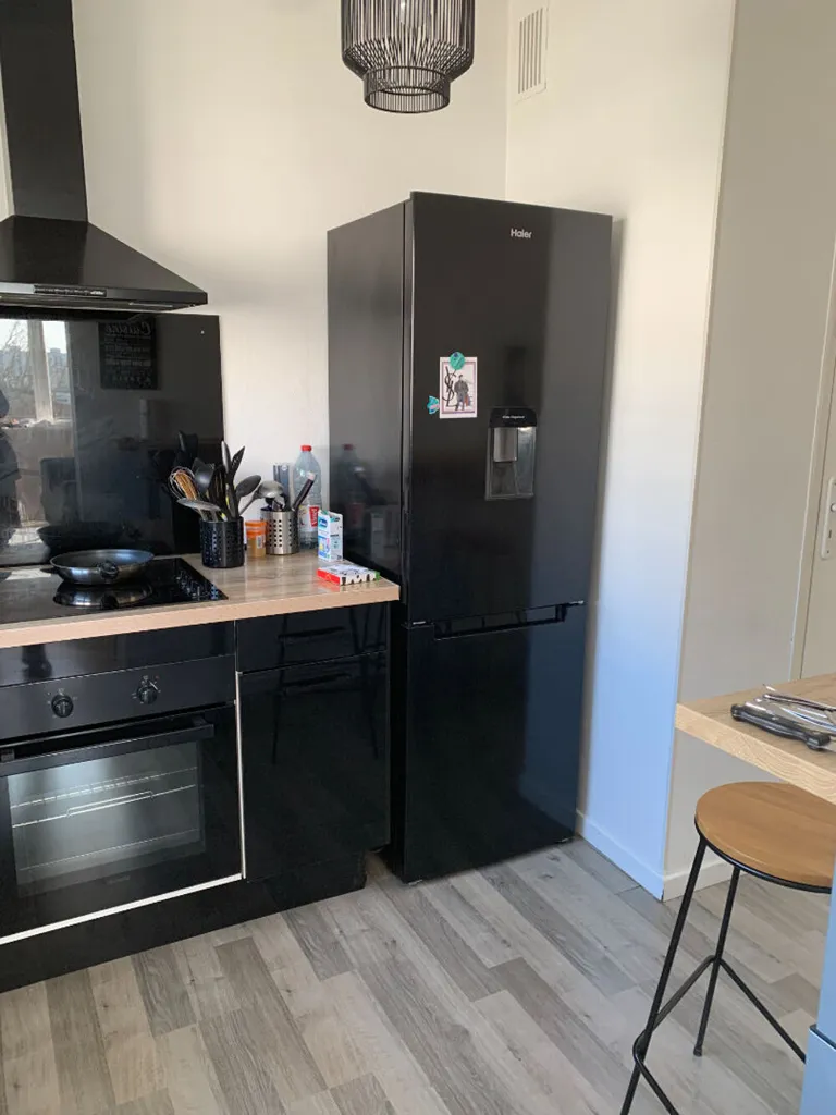 Cuisine - Appartement 5 Pièces avec Balcon à Proximité de la Citadelle