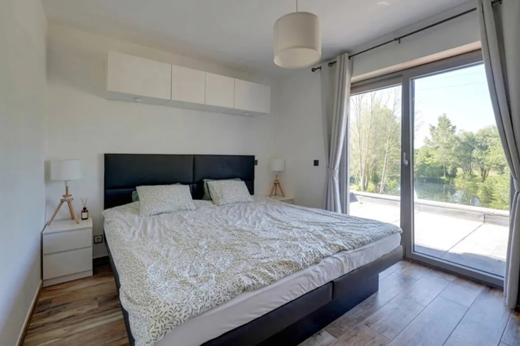Chambres - Villa avec Zone Wellness et Vue sur Étang
