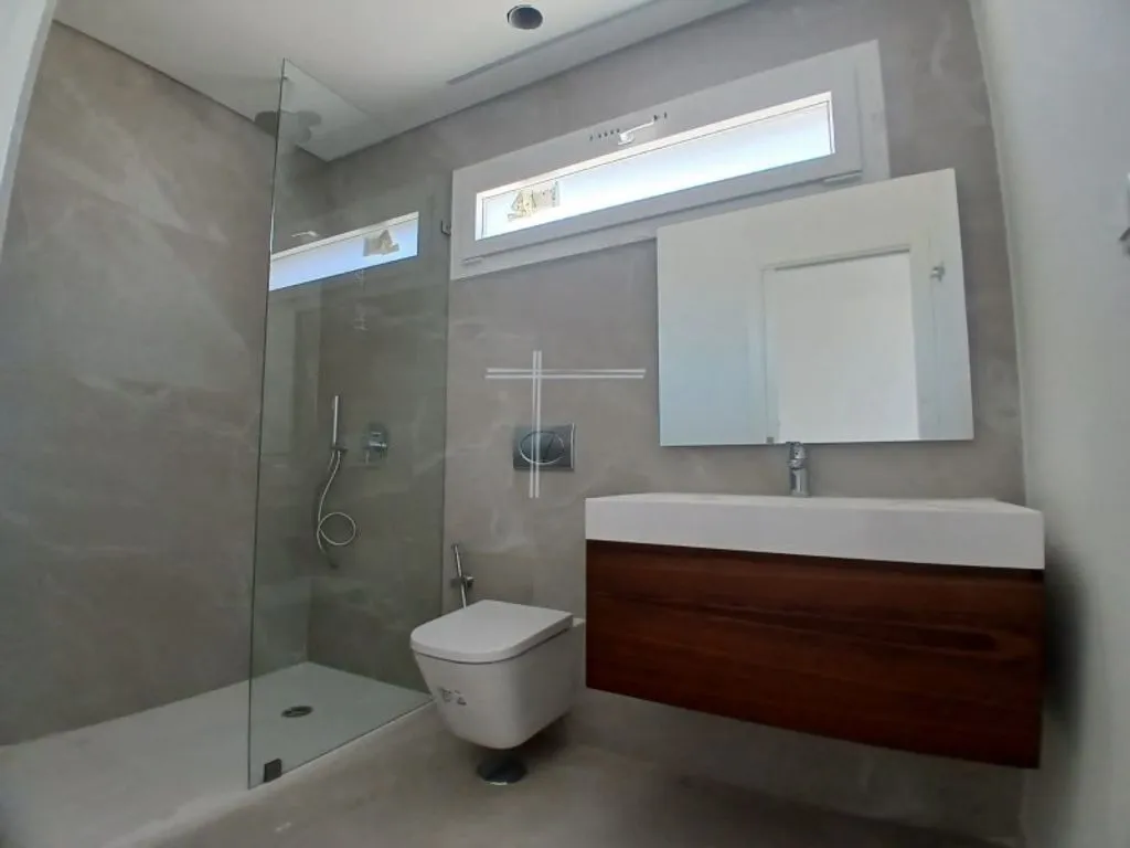 Salles de bain - Luxury 2-Bed Flat with Balcony in Charneca de Caparica