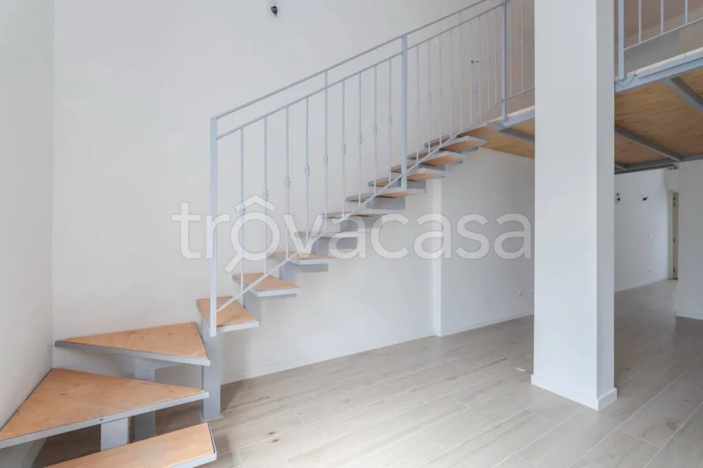 Pièces - Modern Loft with Dual Access in Turin