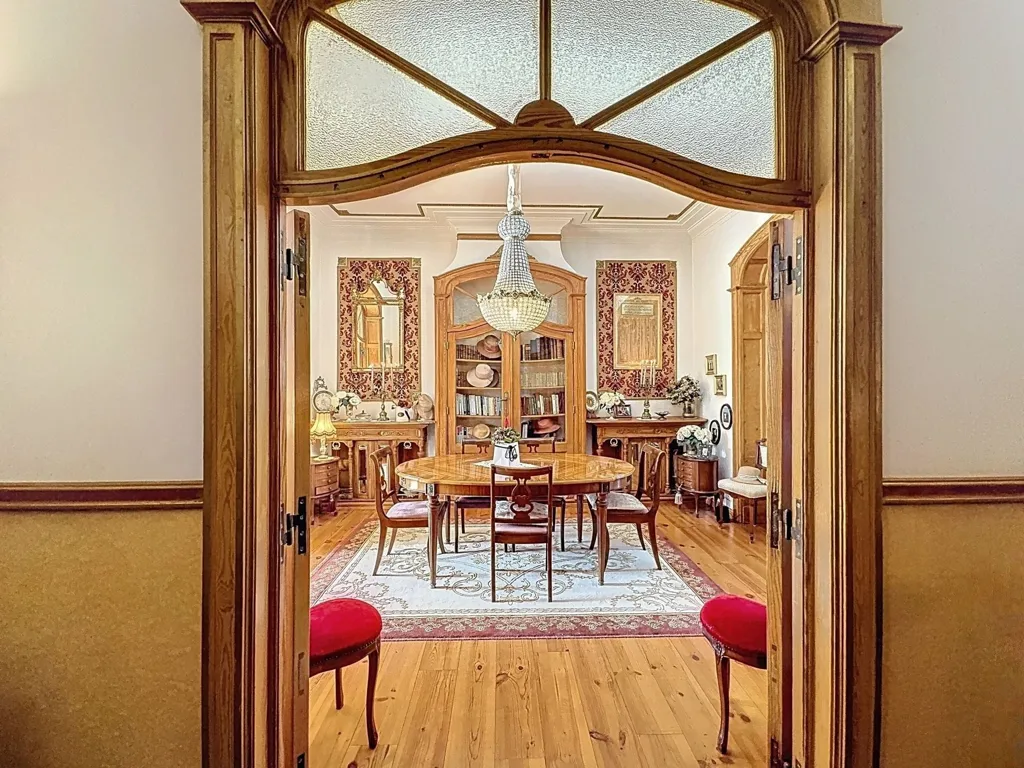 Söögituba - Art Deco Masterpiece with Garden in Prestigious Avenue