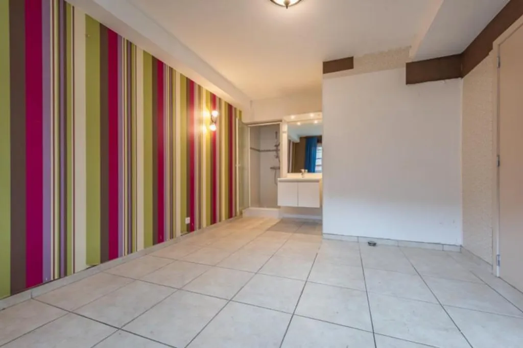 Esik - Spacious House with Terrace in Zele