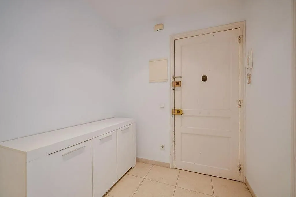 Esik - Duplex with Balcony in Eixample Sud, Girona