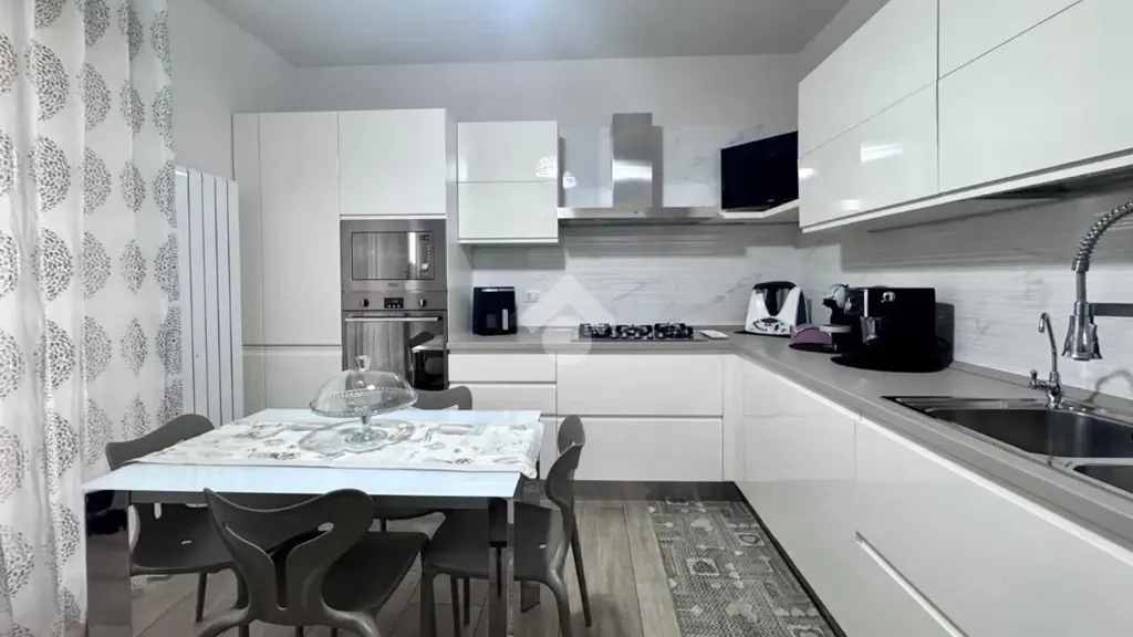 Cuisine - Panoramic Penthouse with Terrace in Commenda, Rende