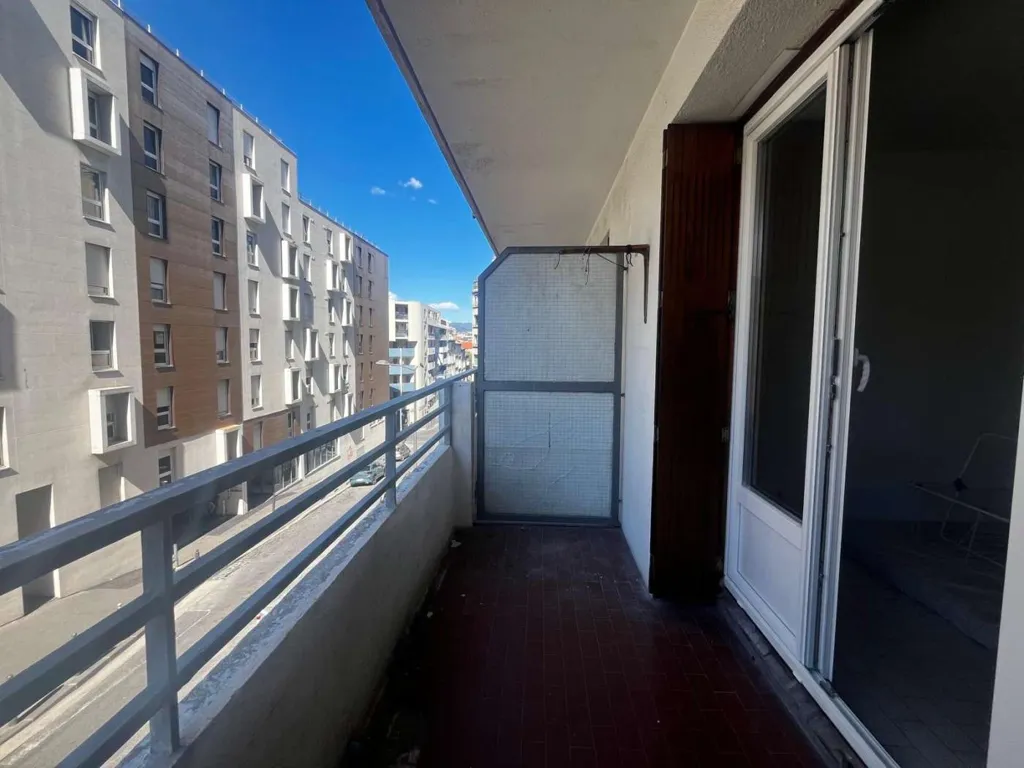 Rõdu - Studio with Balcony in Marseille Centre