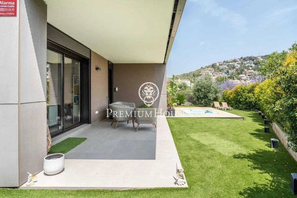 Terrass - Corner Flat with Pool in Sitges