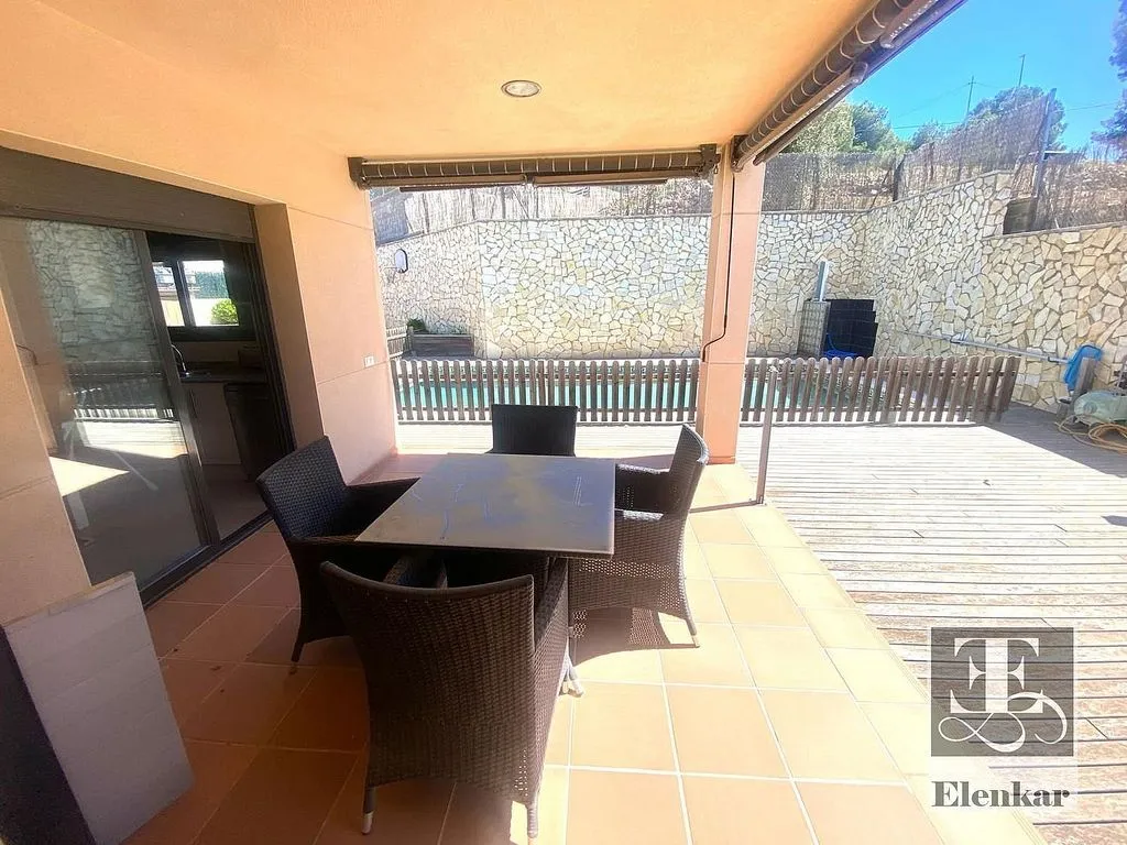 Terrasse - Independent House with Pool in Valldemar