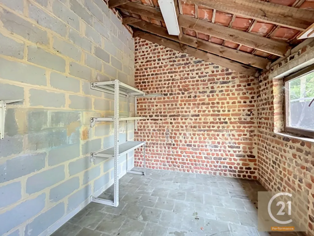 Garage - Maison Rénovée avec Terrasse à Buizingen