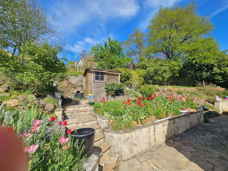Jardin - Maison avec Jardin et Parking à Le Pallet