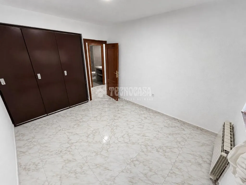 Pièces - Ground Floor Flat with Garden View in Latina