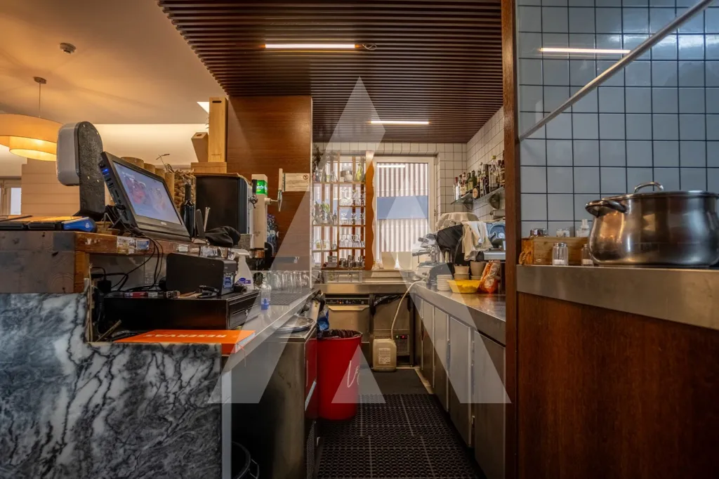 Toad - Established Restaurant with Sea View in Costa Nova