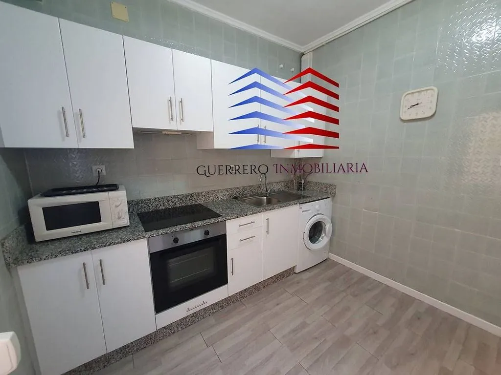 Cuisine - Ample 1-Bedroom Apartment in University Area