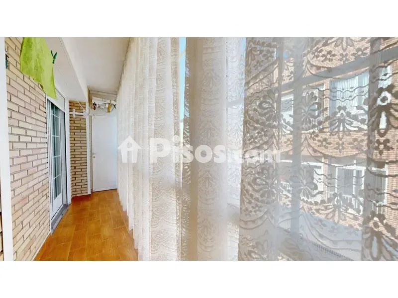 Balcon - Reformed Apartment with Balcony in North Zone