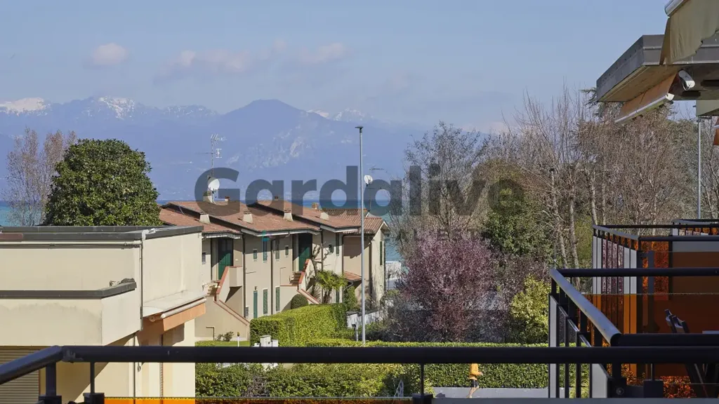 Rõdu - Trilocale with Lake View in Sirmione