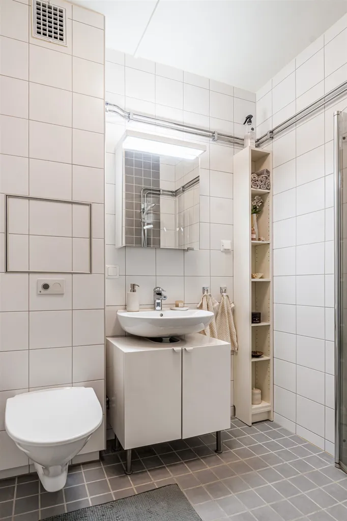 Vannitoad - Renovated Two-Bedroom Flat with Balcony in Malmgården
