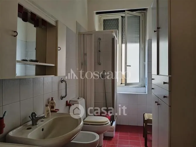 Vannitoad - Three-Bedroom Flat with Balcony in Catania