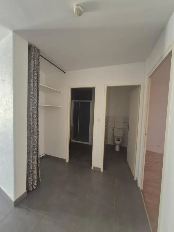 Pièces - Appartement Rénové avec Balcon au Centre de Saint Marcellin