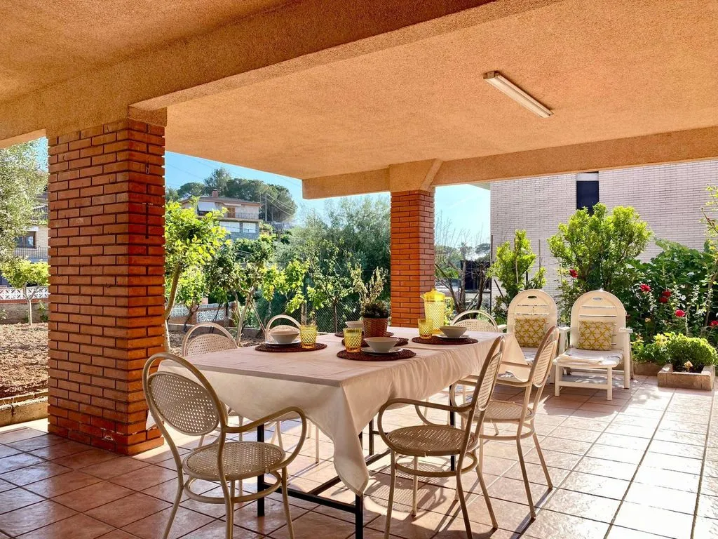 Terrasse - Luxury House with Four-Winds Design in Castellbisbal
