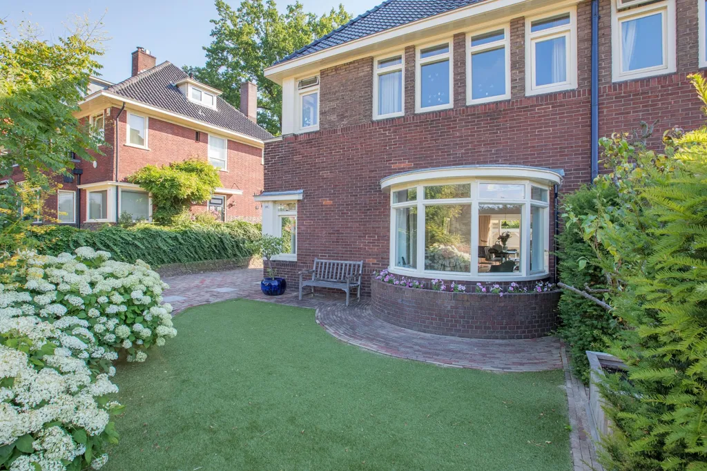Aed - Semi-detached House with Office Space in Arnhem