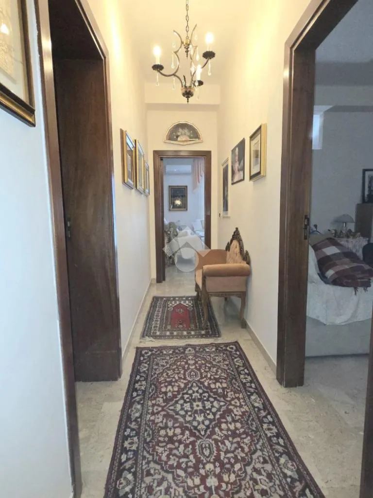 Esik - 3-Bedroom Apartment with Balcony in Bari