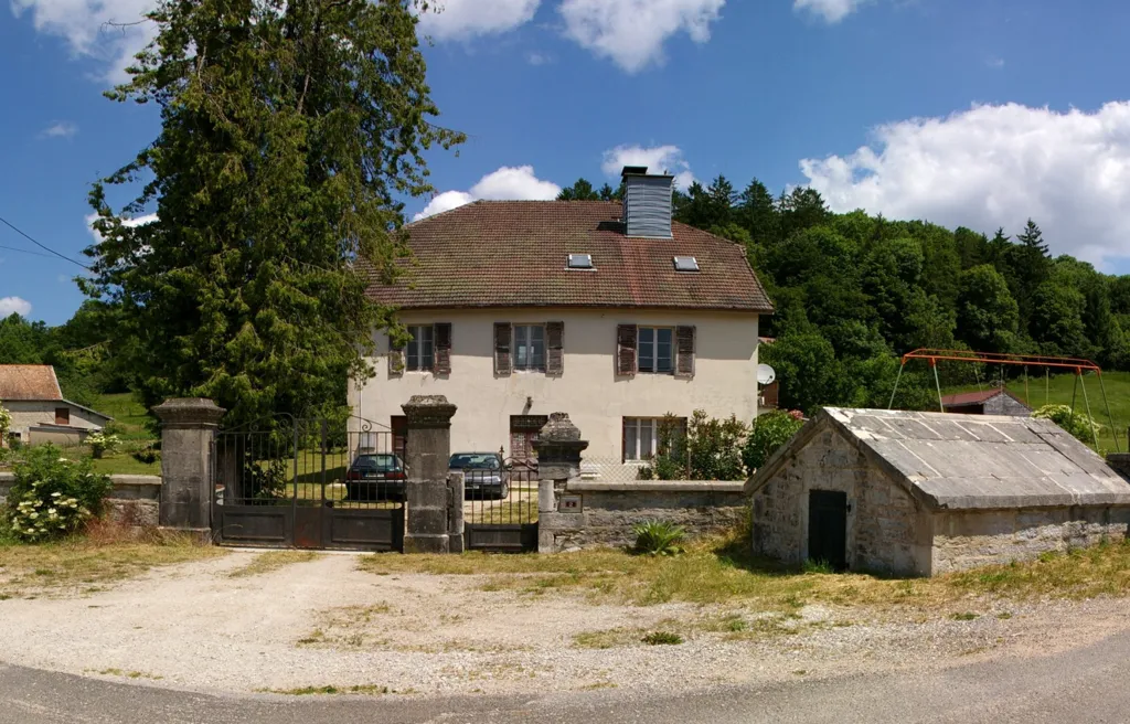 Välivaade - Historic Building with Potential in Soucia