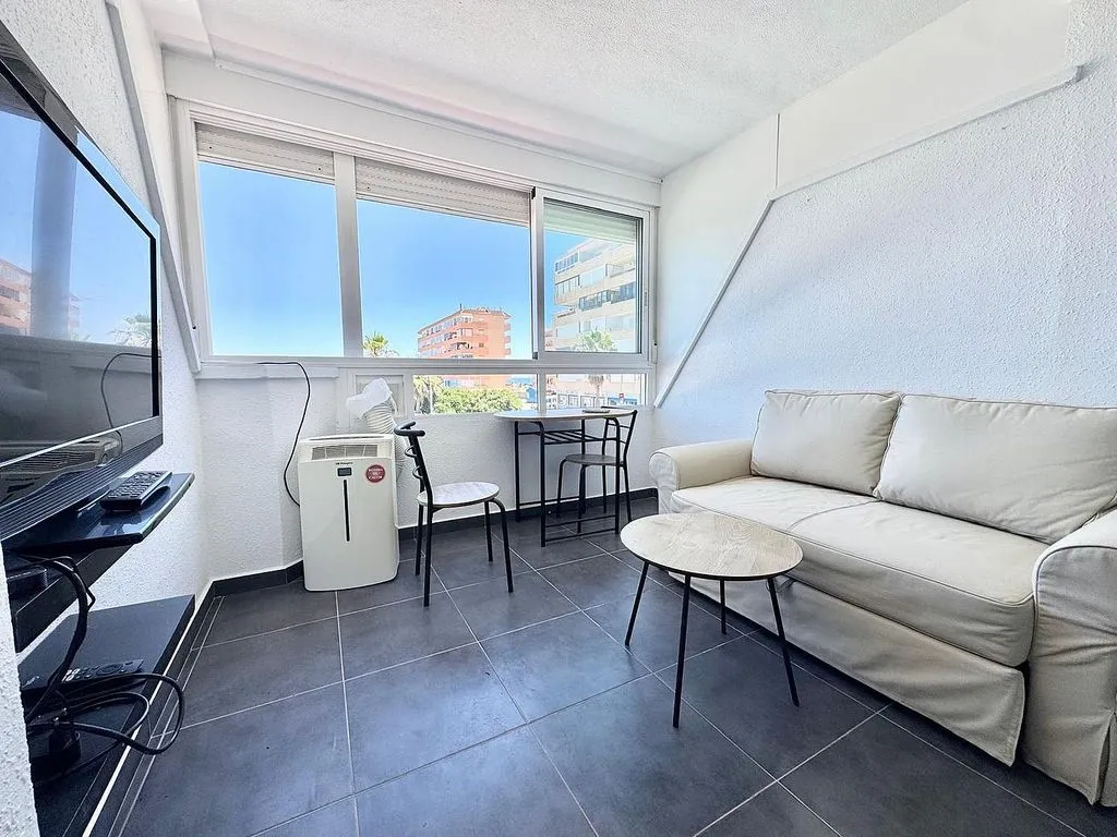 Elutuba - Studio with Sea View in Torrelamata