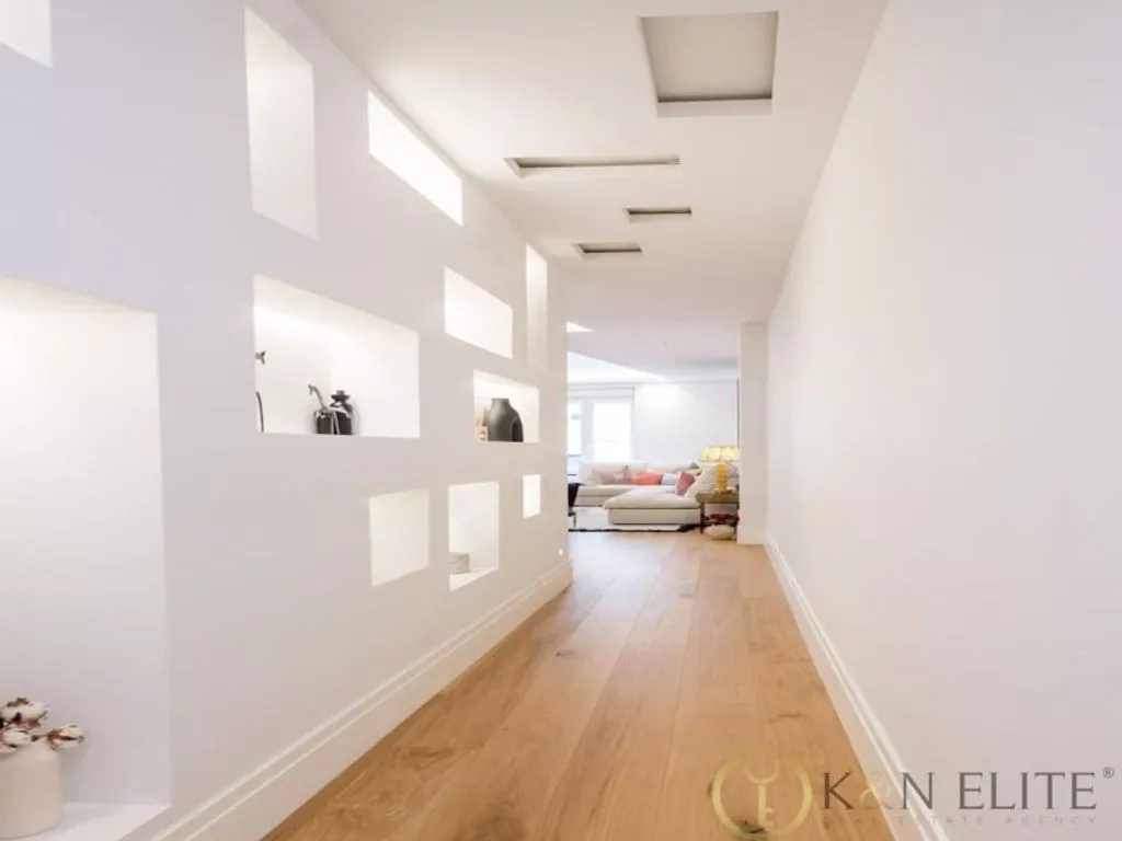 Entrée - Luxury Flat with High-End Amenities in Recoletos, Madrid