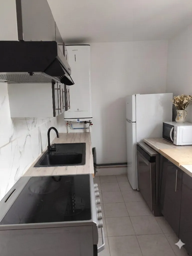 Köök - Renovated 3-Bed Flat with Parking in Trappes