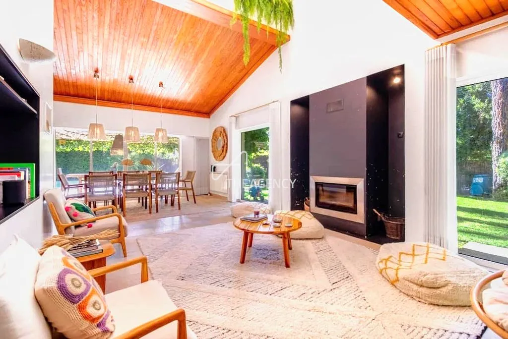 Living Room - Luxury Villa with Pool in Charneca de Caparica
