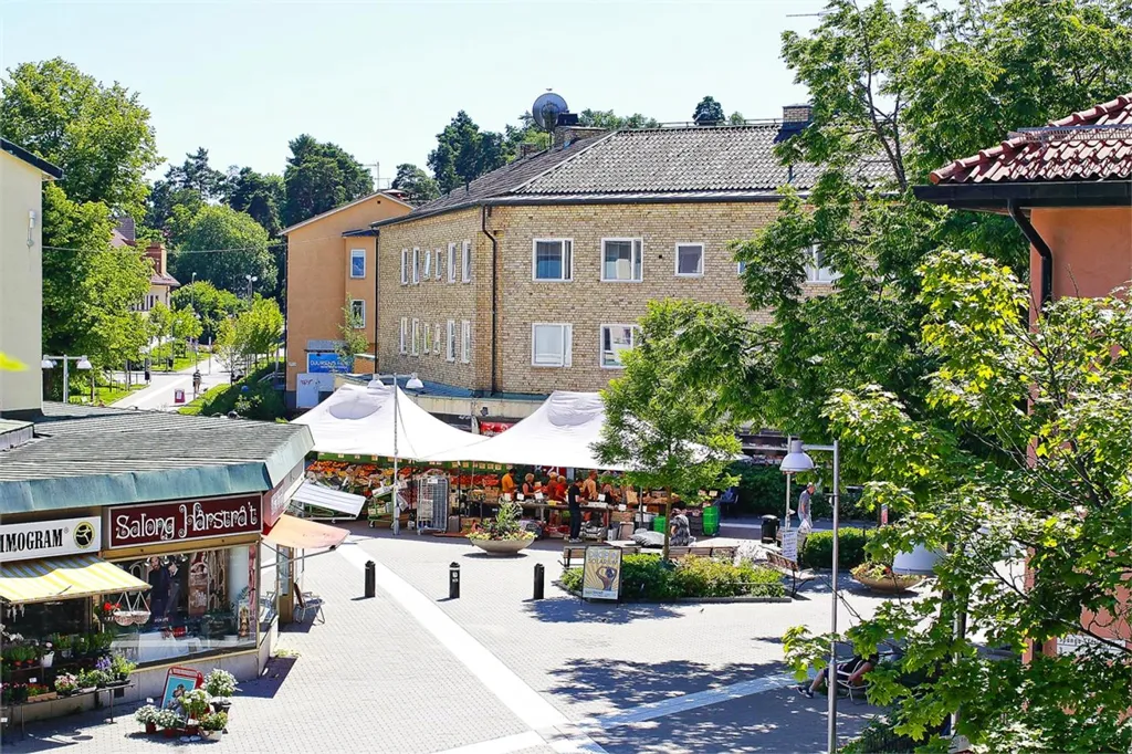 Villa with Balcony and Terrace in Spånga