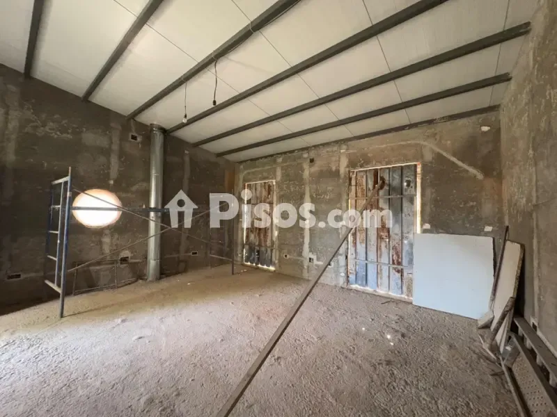 Toad - Versatile Bodega with Street Access in Aranzueque