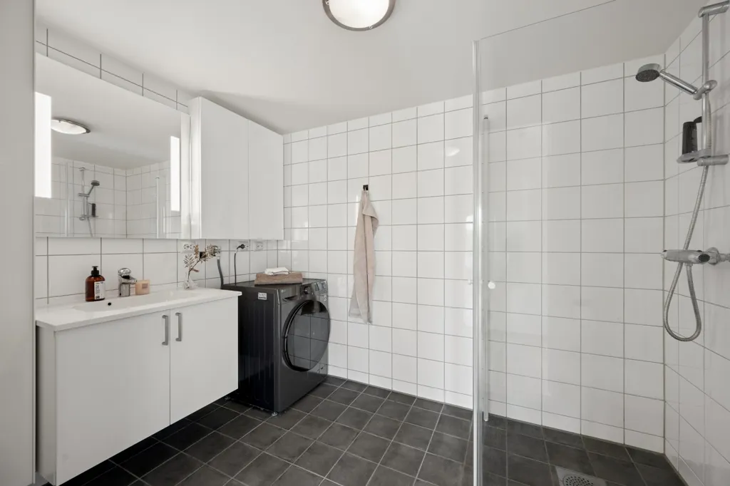 Salles de bain - 3-Bedroom Apartment with Balconies in Sandnes