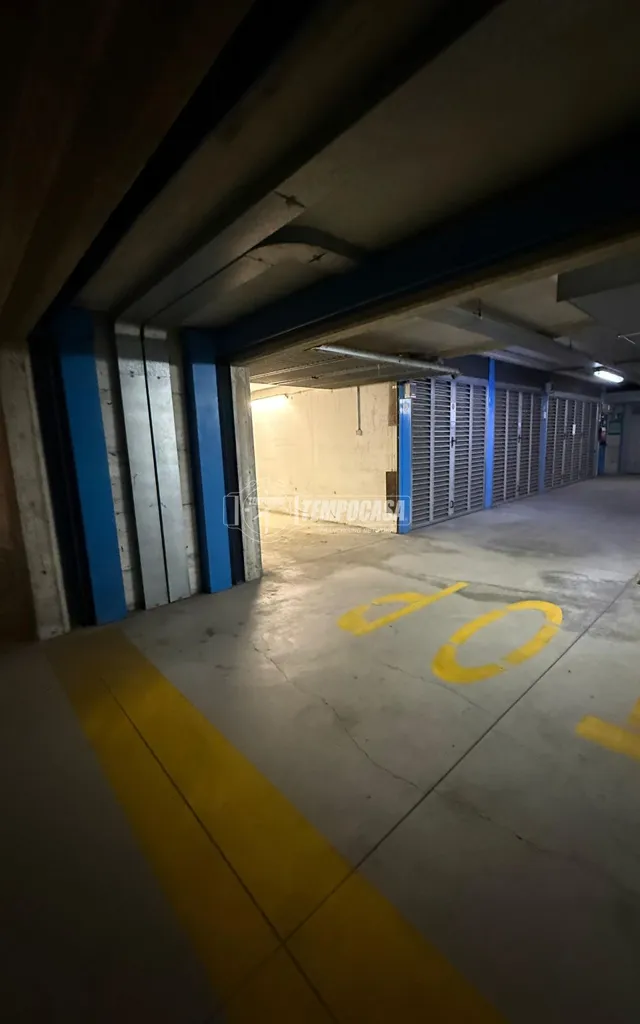 Garaaž - Parking Box near Piazza Caserta, Milan