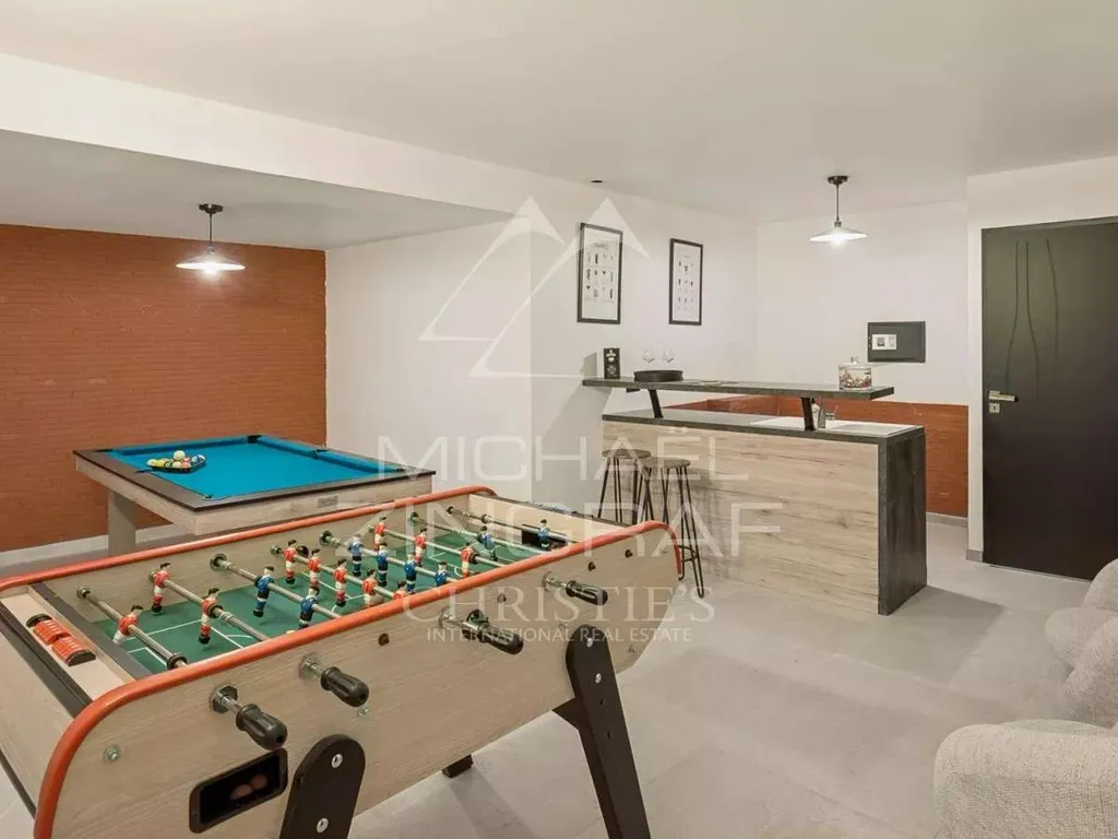 Pièces - Villa Contemporaine avec 7 Chambres à Roquefort-les-Pins