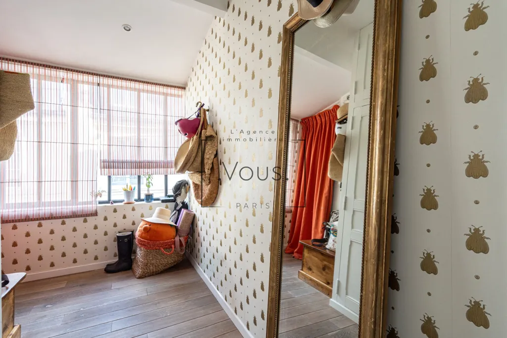 Ingresso - Penthouse with Terrace Potential in 11th Arrondissement