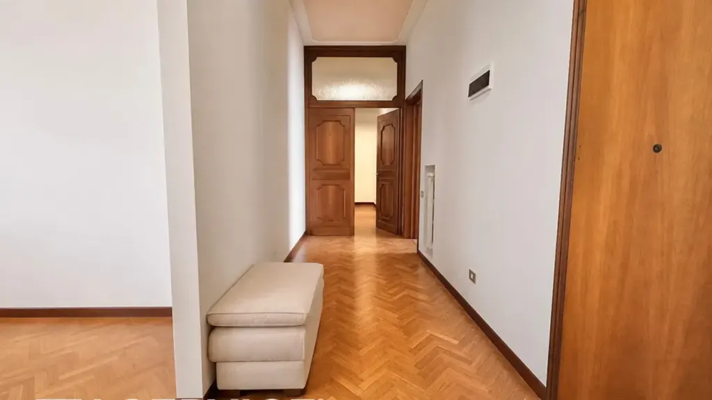 Esik - Rustic-Style Apartment with Balcony in Rimini