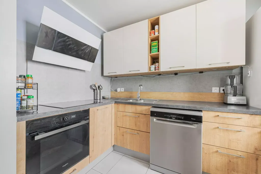 Cucina - Family Flat with South-Facing Terrace in Rue Blaise Pascal